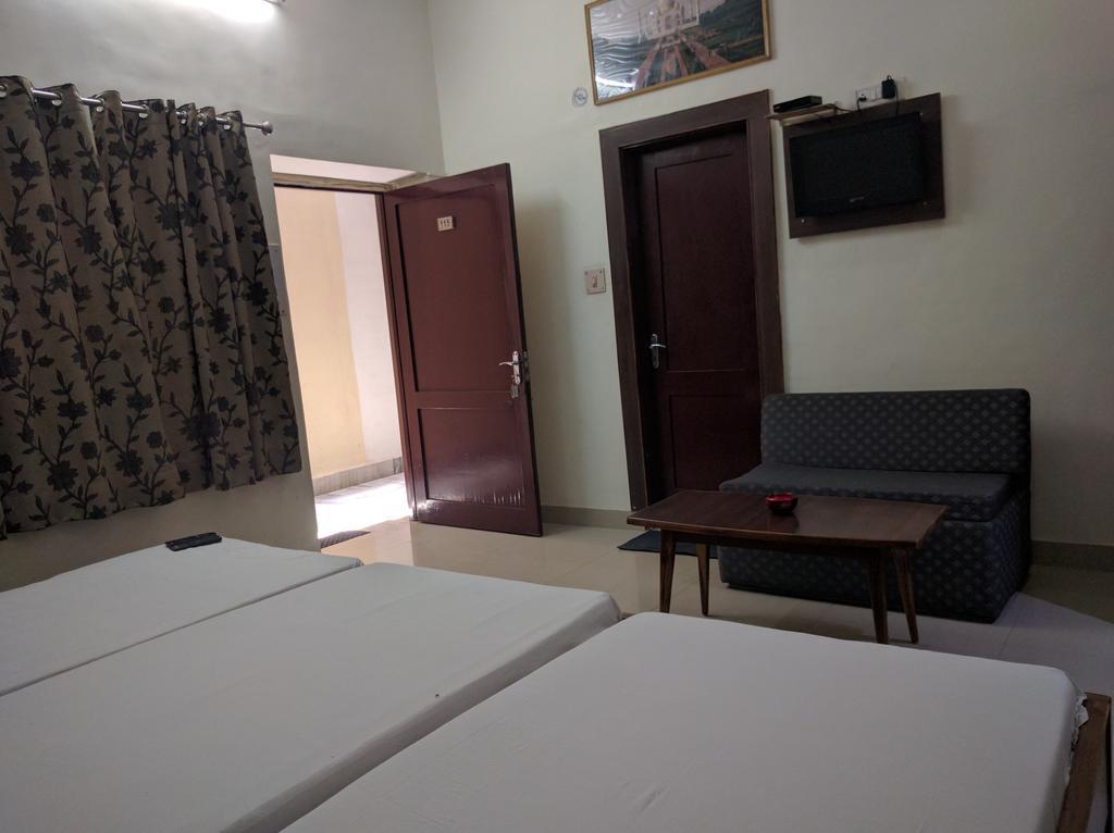 Pawan Hotel *